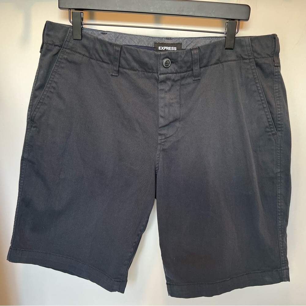 Express Men's Classic At The Knee 10" Inseam Black Shorts - size 33